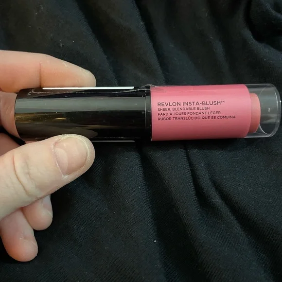 This is a photo ready “insta-blush” stick so that it is easy to apply - Picture 2 of 3